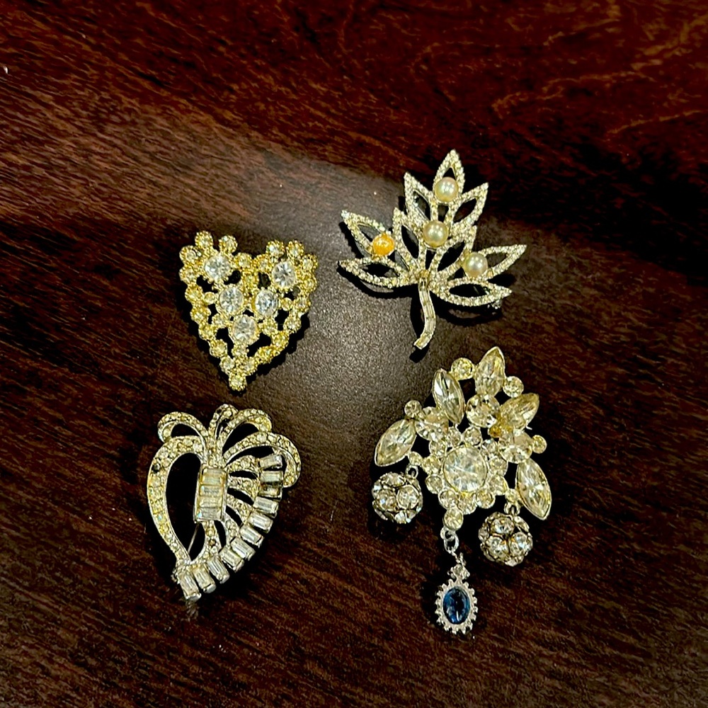 Four beautiful brooches! Hearts and flower - one that dangles